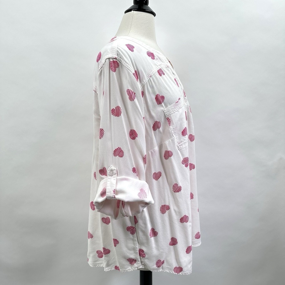 Torrid Harper Challis Blouse 3X 22/24 Hatch Hearts Cloud Dancer Roll Tab Top - Picture 12 of 14